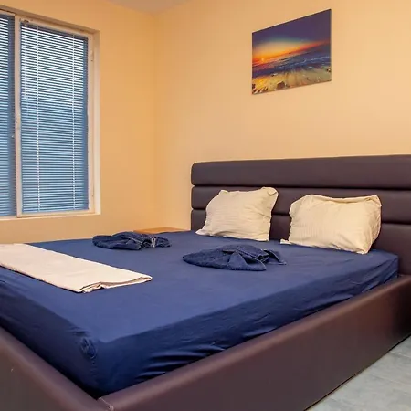 2bd Flat With A Pool Close To Cacao Beach Słoneczny Brzeg